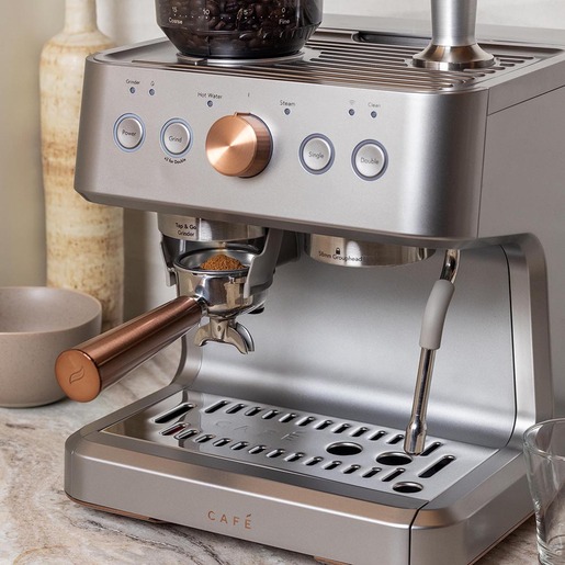 C-ESPRESSO-MACHINE-C7CESAS2RS3-CAFE-ANGLE-2