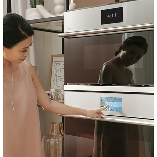 C-WALL-OVEN-MODERN-GLASS-CSB913M2NS5-CAFE-IN-USE.jpg