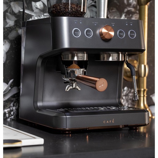 D-ESPRESSO-MACHINE-C7CESAS3RD3-CAFE-LIFESTYLE-1