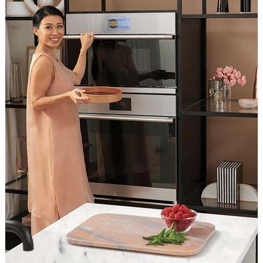 D-WALL-OVEN-MODERN-GLASS-CSB913M2NS5-CAFE-IN-USE1.jpg