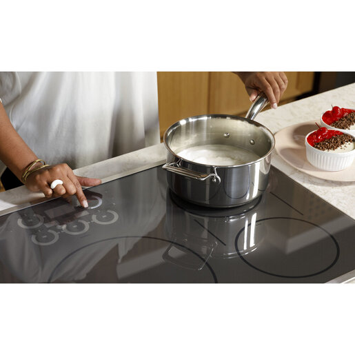 INDUCTION-COOKTOP-36-INCHES-STAINLESS-STEEL-CHP90362TSS-CAFE-IN-USE-2-V2.jpg