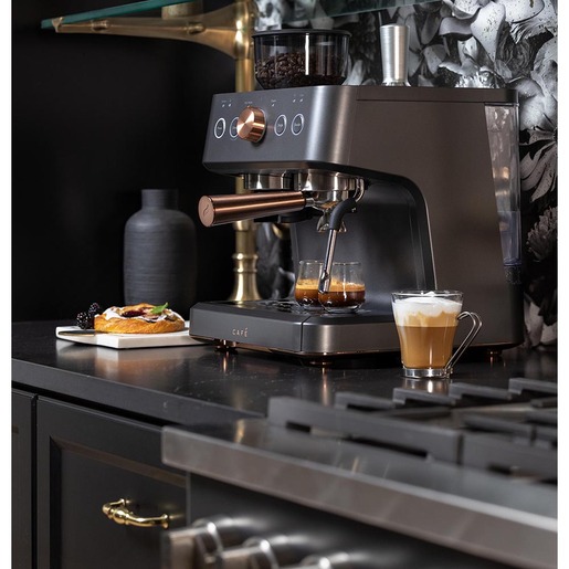 J-ESPRESSO-MACHINE-C7CESAS3RD3-CAFE-ANGLE-3