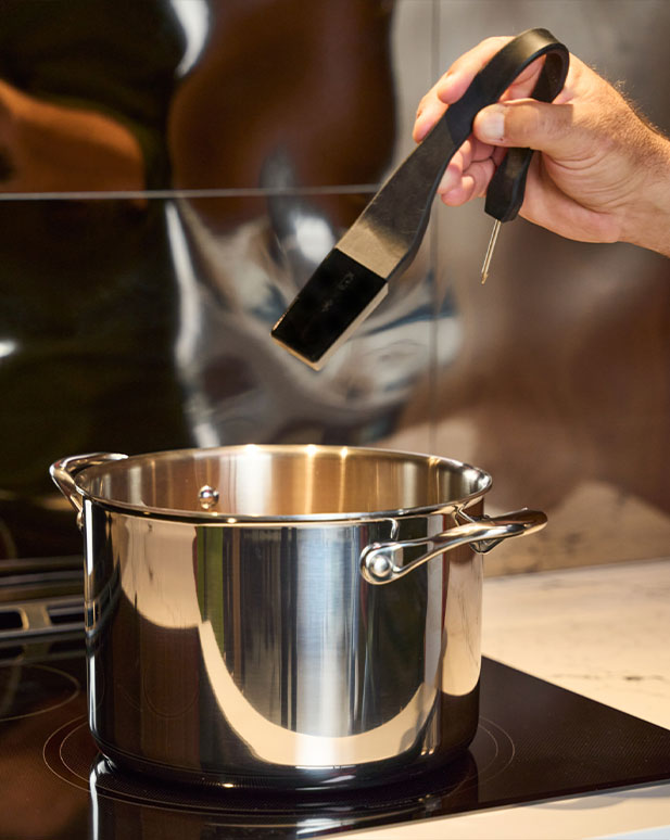 New Stainless Steel Interior Range with Dynamic Bake Technology