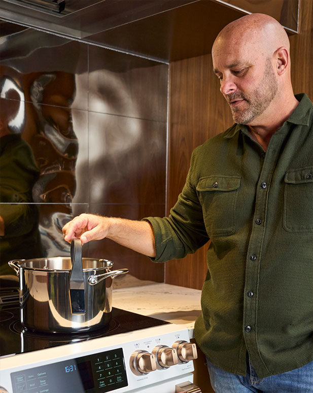 New Stainless Steel Interior Range with Dynamic Bake Technology